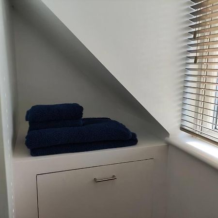 The Old Bar In Wiltshire - 1 Bedroom Guesthouse Chippenham  Eksteriør billede
