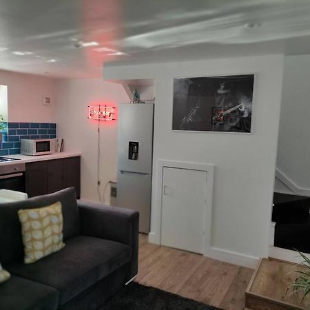 The Old Bar In Wiltshire - 1 Bedroom Guesthouse Chippenham  Eksteriør billede