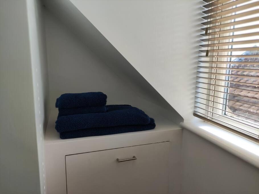 The Old Bar In Wiltshire - 1 Bedroom Guesthouse Chippenham  Eksteriør billede