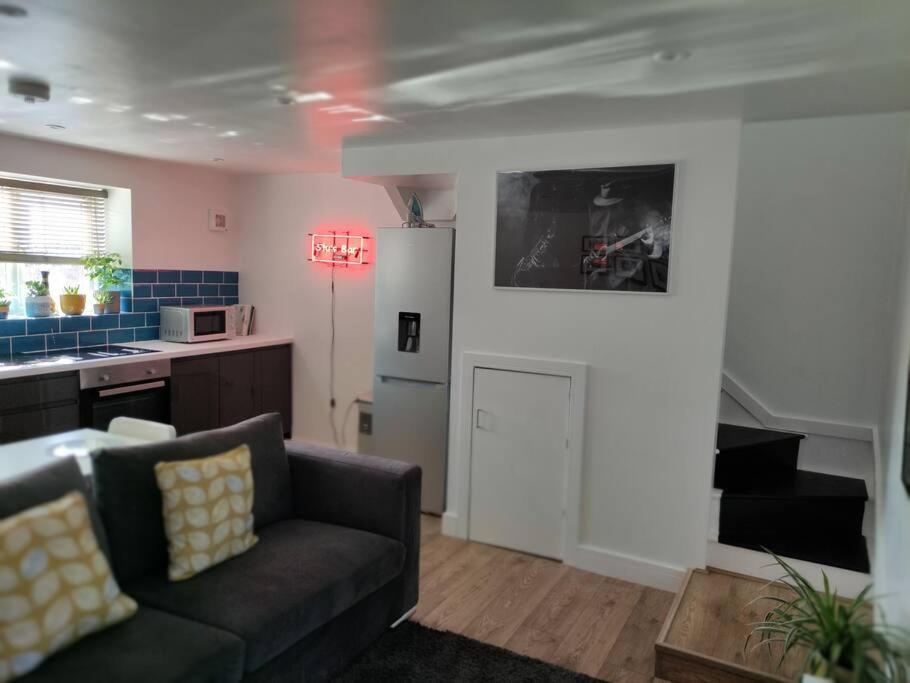 The Old Bar In Wiltshire - 1 Bedroom Guesthouse Chippenham  Eksteriør billede